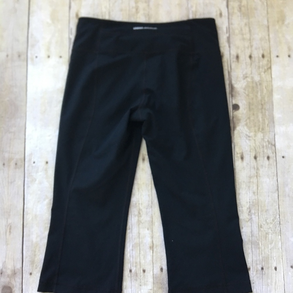 Under Armour Cropped Workout Pants - Picture 4 of 6